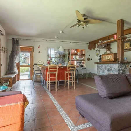 5 Bedroom Gorgeous In Casa de Férias Podenzana