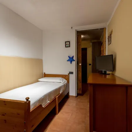 5 Bedroom Gorgeous In Podenzana