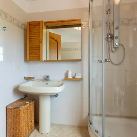 5 Bedroom Gorgeous In Casa de Férias Podenzana